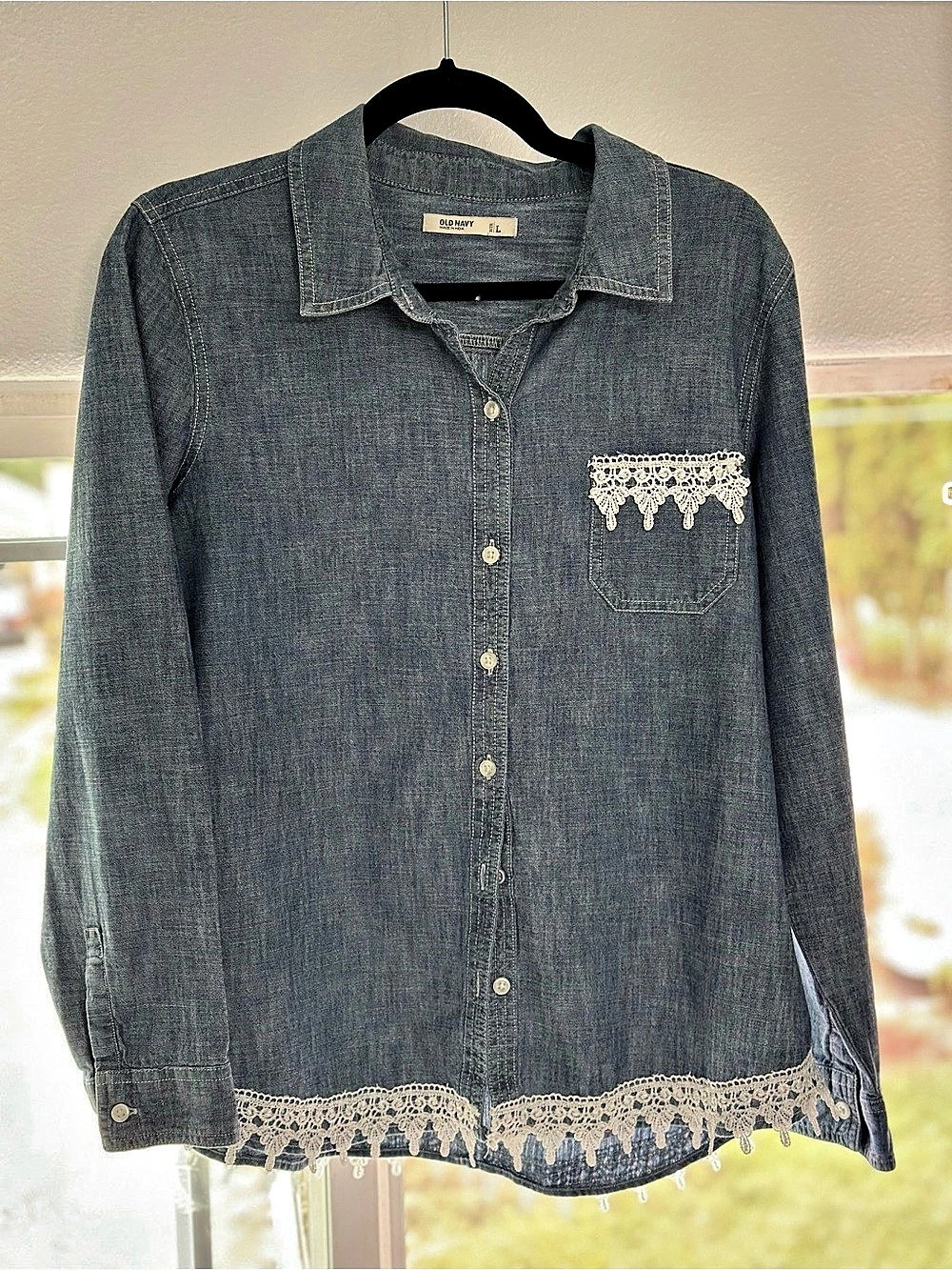 Old Navy Women’s - Size Large / Chambray Lace Trim Button-Up Top